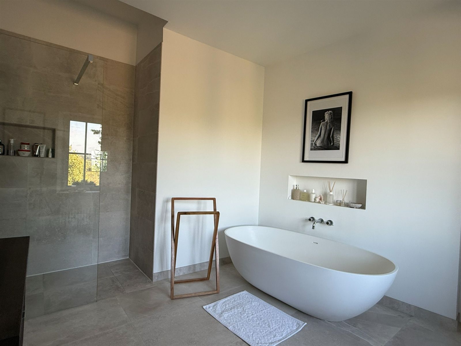 Master en suite with freestanding bath and walk-in shower